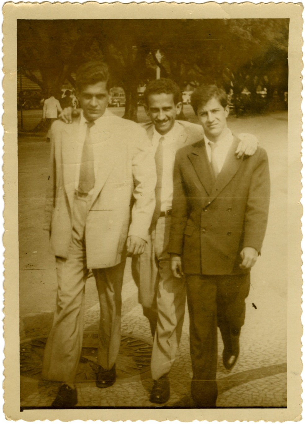 Hélio Pellegrino, Otto Lara Resende e Paulo Mendes Campos em Belo Horizonte, 1945. Fotógrafo não identificado. Acervo Otto Lara Resende/ IMS